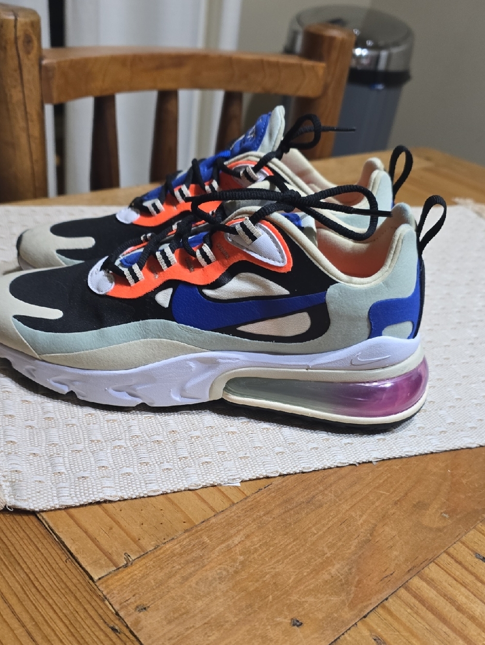 EUC Woman's Nike Air React Size 7 .Multi Colored - Picture 4 of 5